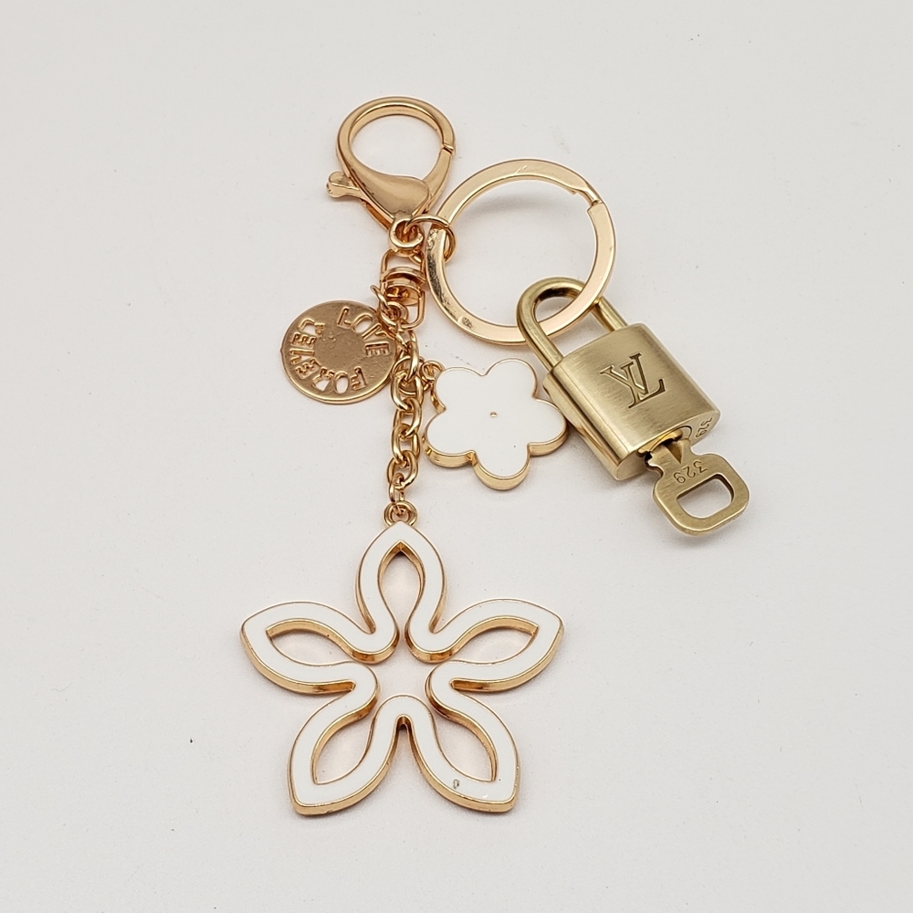 Authentic Louis Vuitton Gold Padlock W/ Unbranded Clover Flower Bag Charm 100525 - Picture 3 of 11